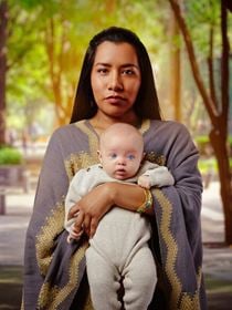 Yéni, mère porteuse saison 1